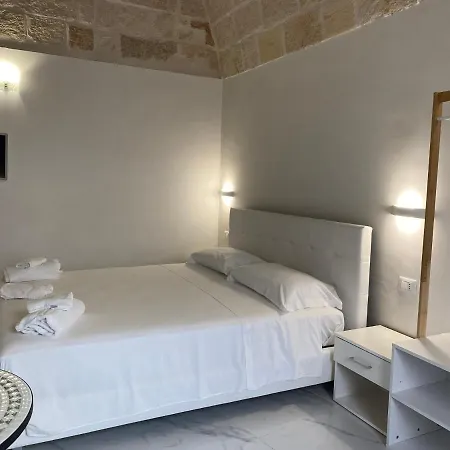 Polignamo Piazza Trinita Apartment